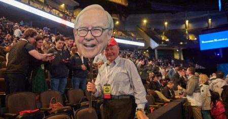 السيولة النقدية لدى “بيركشاير هاثاواي” تسجل مستوى قياسياً