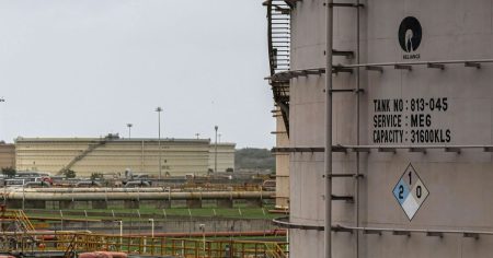 مصافي الهند تستعد لهبوط كبير في مشتريات النفط الروسي