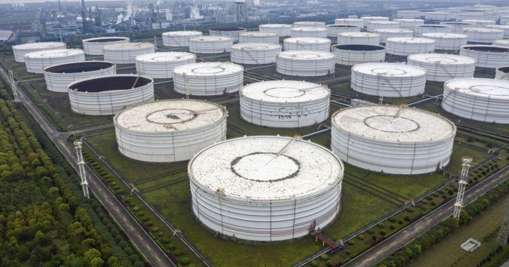 برنت” دون 64 دولاراً وسط ترقب لتقارير “أوبك” و”وكالة الطاقة