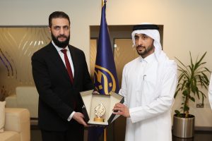 الشرع يزور مقر شبكة الجزيرة في قطر