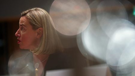 أُطلق سراح موغيريني وسانينو في تحقيق (College of Europe) للفساد.