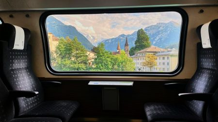 تتواصل تطوير شبكات السكك الحديدية الأوروبية بإطلاق 5 قطارات جديدة عام 2026.