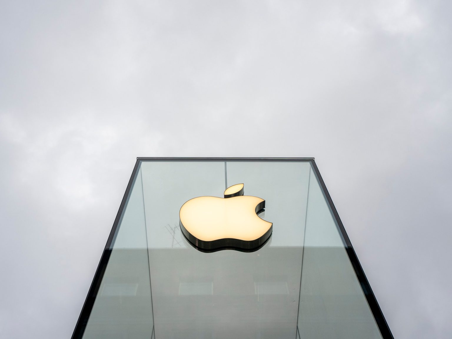 هل تتخلى آبل عن نتوء الشاشة في “آيفون 18″؟ | تكنولوجيا