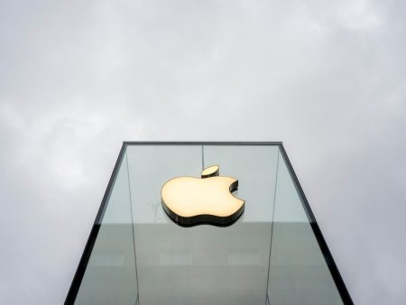 هل تتخلى آبل عن نتوء الشاشة في “آيفون 18″؟ | تكنولوجيا