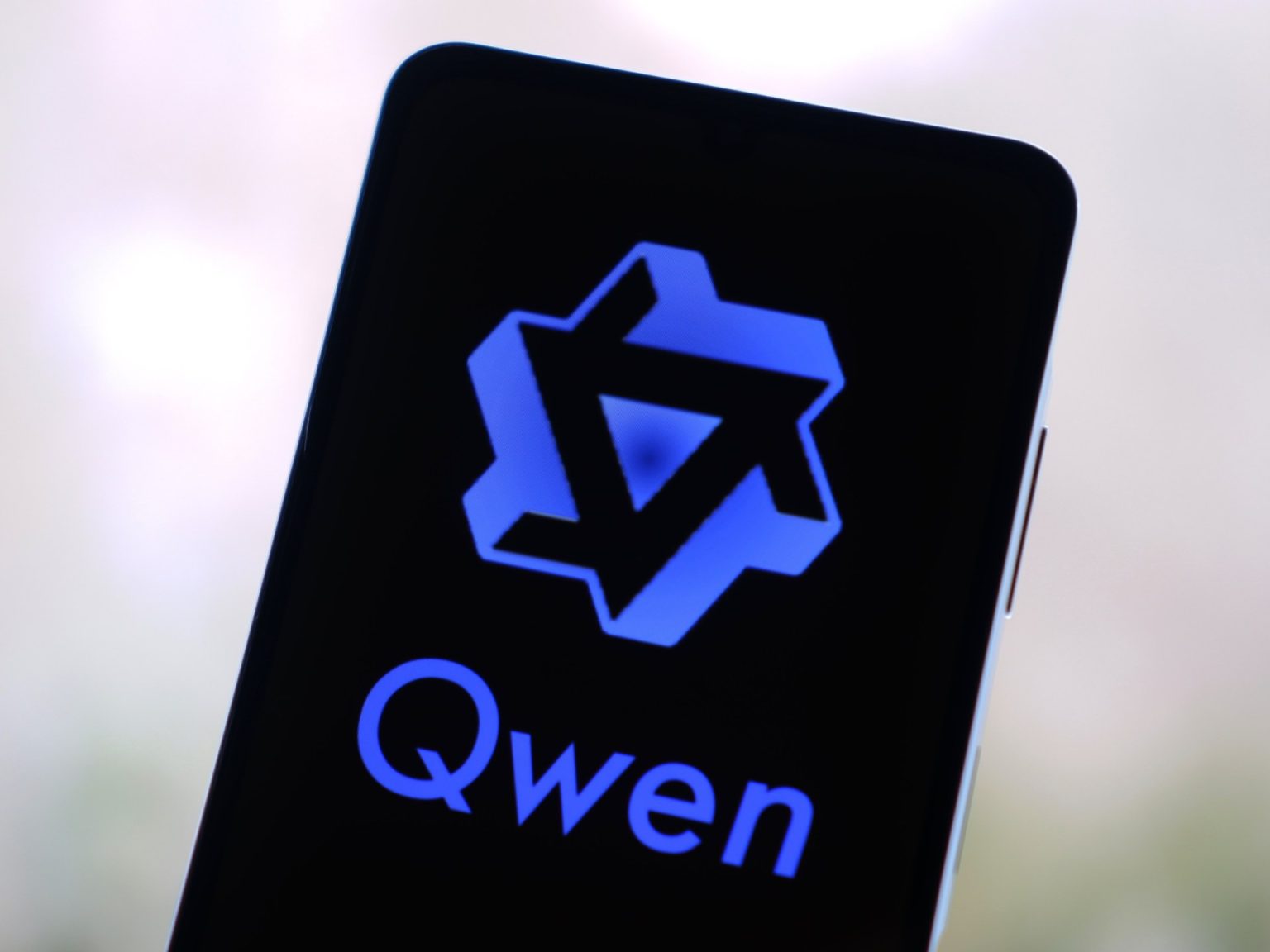 لماذا زاد الإقبال على “كوين” ذكاء “علي بابا” الاصطناعي في 2025؟ | تكنولوجيا