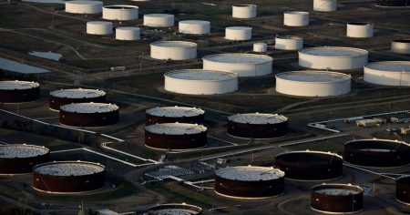 أسعار النفط تحافظ على مكاسبها مع تصاعد التوترات الجيوسياسية