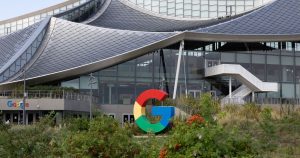 القضاء يلزم “جوجل” بتقليص عقودها إلى عام واحد لتعزيز التنافسية