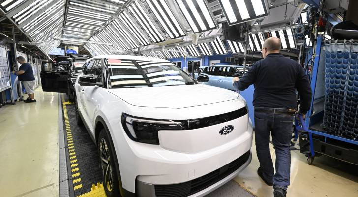 فورد تعلن عن تسريح 1600 عامل في مصنع كنتاكي تمهيدًا لاستثمار بقيمة 2 مليار دولار.