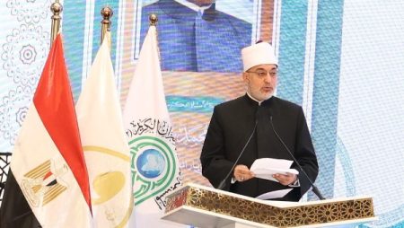 مفتي الجمهورية: القرآن معجزة باقية لا يمكن عزله عن حياة الناس