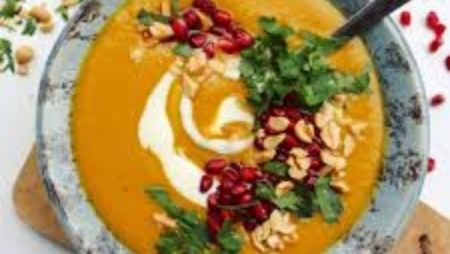 أكلة العدس ملك الشتاء.. قيمة غذائية عالية وفوائد صحية| وصفات جديدة