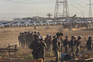 الشرطة الإسرائيلية تقتحم بلدة في النقب بعد رشق بن غفير بالحجارة