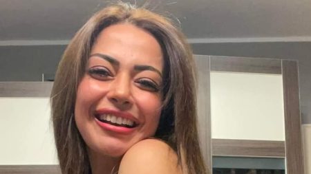 داليا مصطفى تخطف الأنظار بإطلالة أنيقة