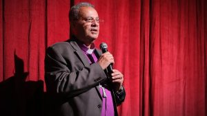 رئيس الطائفة الإنجيلية يشهد العرض المسرحي الميلاد | صور