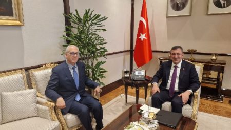 السفير المصري يلتقي نائب رئيس تركيا للتحضير لزيارة أردوغان إلى القاهرة