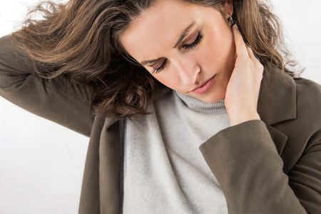 تحرك الرأس والرقبة لا إراديا.. علام يدل؟