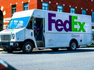 جيم كرامر يرى أن شركة فيديكس (FedEx) مُحملة بطاقة كامنة.