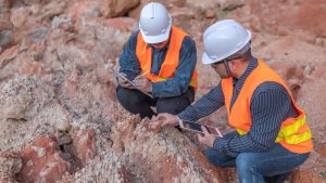 ميثريل تتقدم في الاستحواذ على مشروع لا دورا للذهب والفضة في دورانغو، المكسيك.