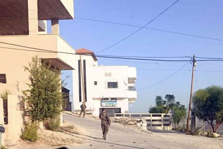 إصابات برصاص الاحتلال في الضفة واعتداءات المستوطنين تتصاعد