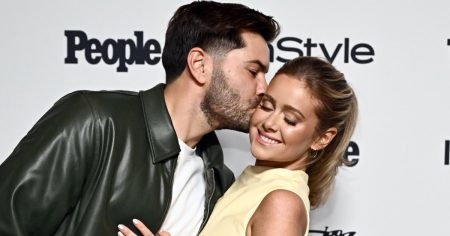 ديلان باربور يمازح بأنه “حُكم عليه بالإعدام” بعد موافقته على ضرورة تمريناتهما البدنية مع زوجته هانا جودوين.