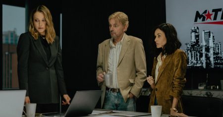 كايلا والاس تلمح إلى “تشققات” في الأحداث قبل الموسم الثالث من مسلسل (Landman).