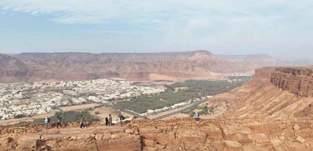 العُلا.. تضاريس متنوعة ومسارات معتمدة تجعلها وجهة رائدة لرياضة الهايكنج