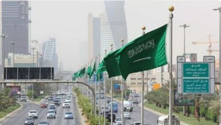 طقس المملكة الجمعة.. سحب رعدية ممطرة ورياح نشطة على عدة مناطق