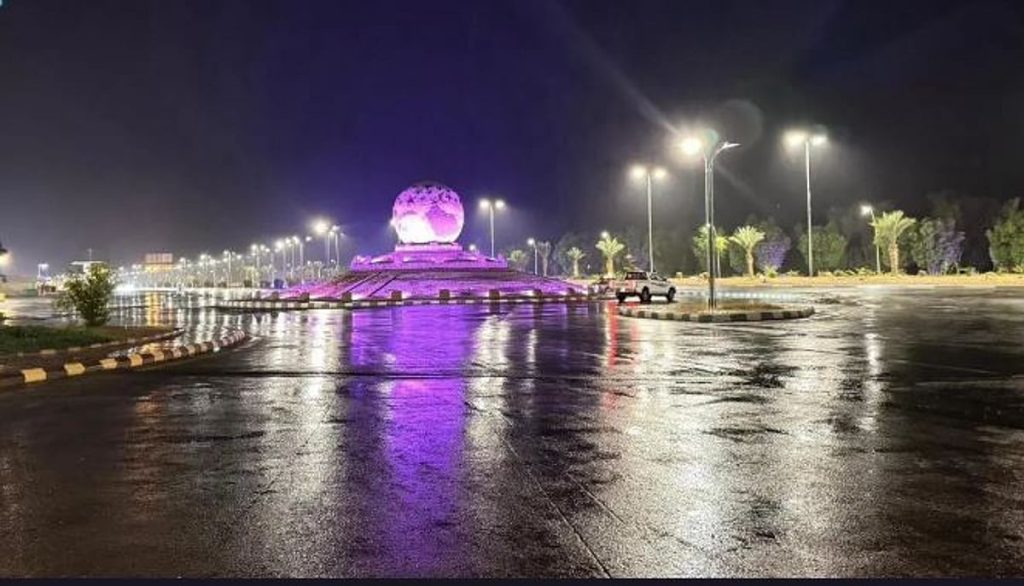 «طلعة التمياط».. لوحة جمالية تتلألأ على طريق الشمال الدولي