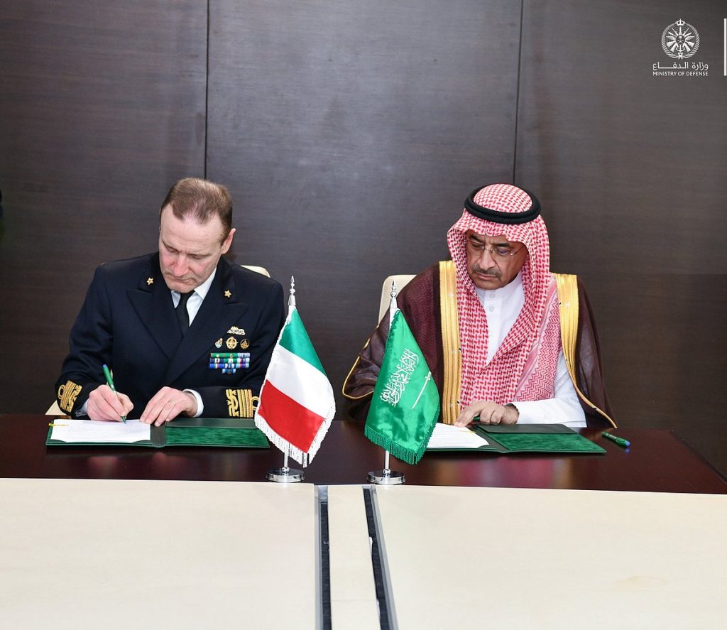 وزارة الدفاع توقع نظيرتها الإيطالية الترتيبات التنفيذية للتعاون بتقنيات الفضاء للدفاع