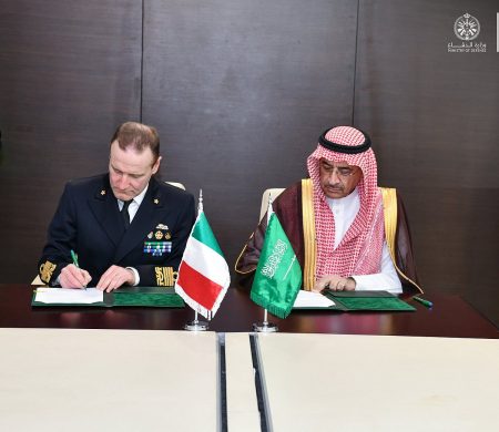 وزارة الدفاع توقع نظيرتها الإيطالية الترتيبات التنفيذية للتعاون بتقنيات الفضاء للدفاع
