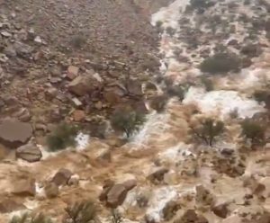 جريان قوي لشلالات الداهنة بين المجمعة وشقراء في الرياض