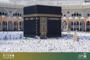 “الشؤون الدينية” تدعو قاصدي الحرمين إلى الالتزام بآداب وفضائل يوم الجمعة