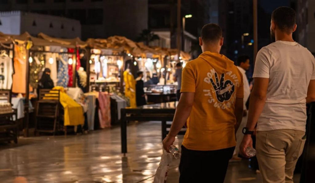 “جدة التاريخية” تُفعّل بسطات شارع الذهب لإحياء حضورها الثقافي والاجتماعي