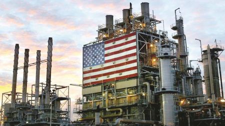 ارتفاع مخزونات النفط الخام والبنزين في الولايات المتحدة وتراجع نواتج التقطير