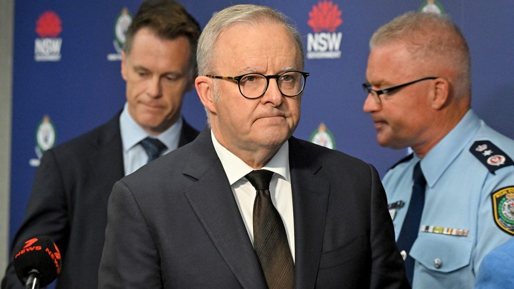 أستراليا تشدّد قوانين الأسلحة النارية بعد إطلاق نار بـ (بوندي بيتش).