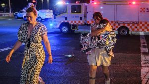 مواطن يوقف مسلحًا خلال حادث إطلاق نار في (عيد الأنوار) بسيدني.