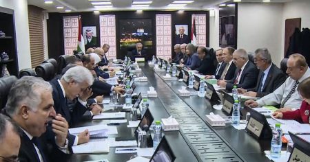 فصائل فلسطينية تدين قرار السلطة قطع رواتب الشهداء والأسرى