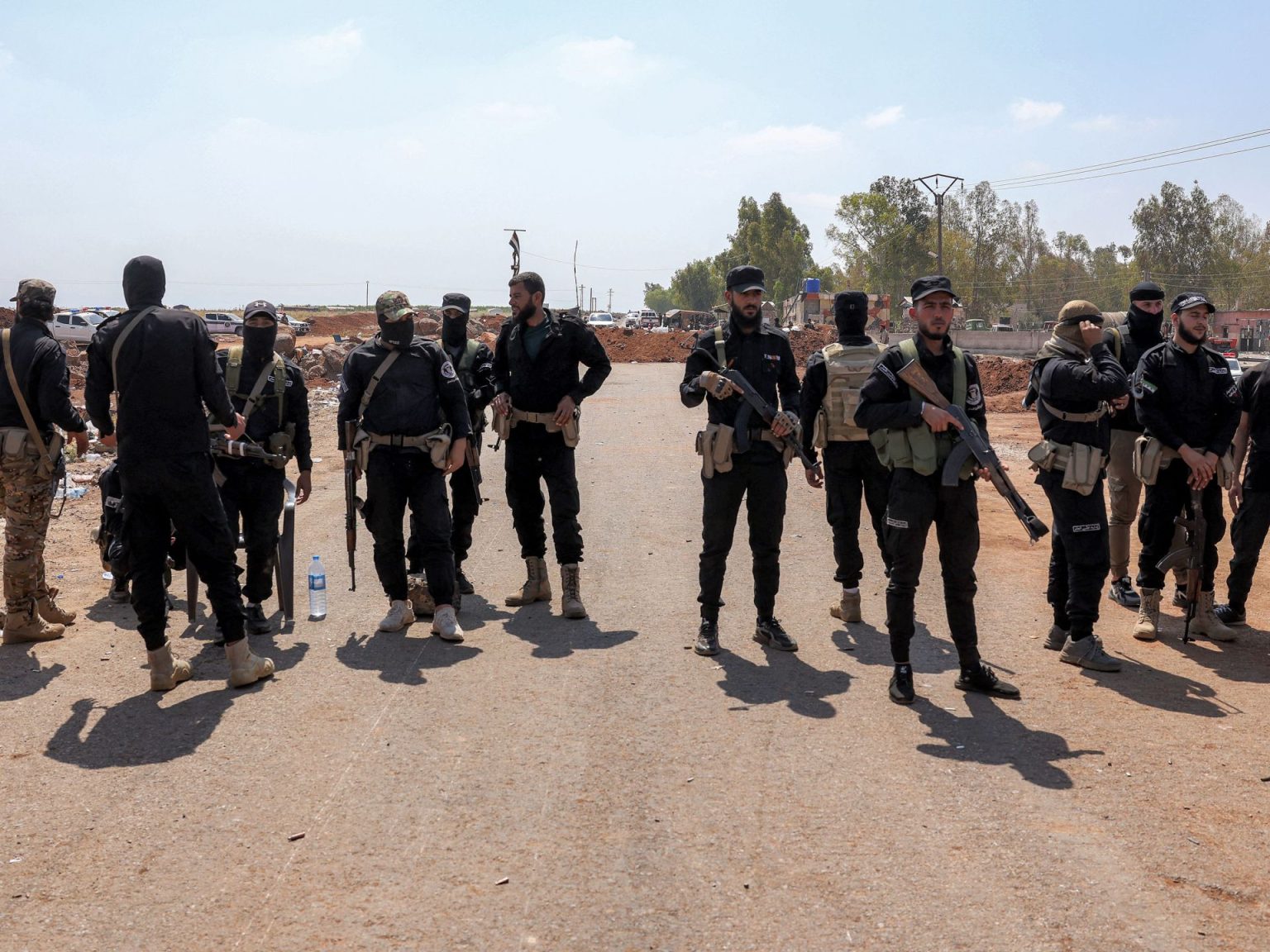 مقتل 4 من قوى الأمن السوري في هجوم مسلح بريف إدلب