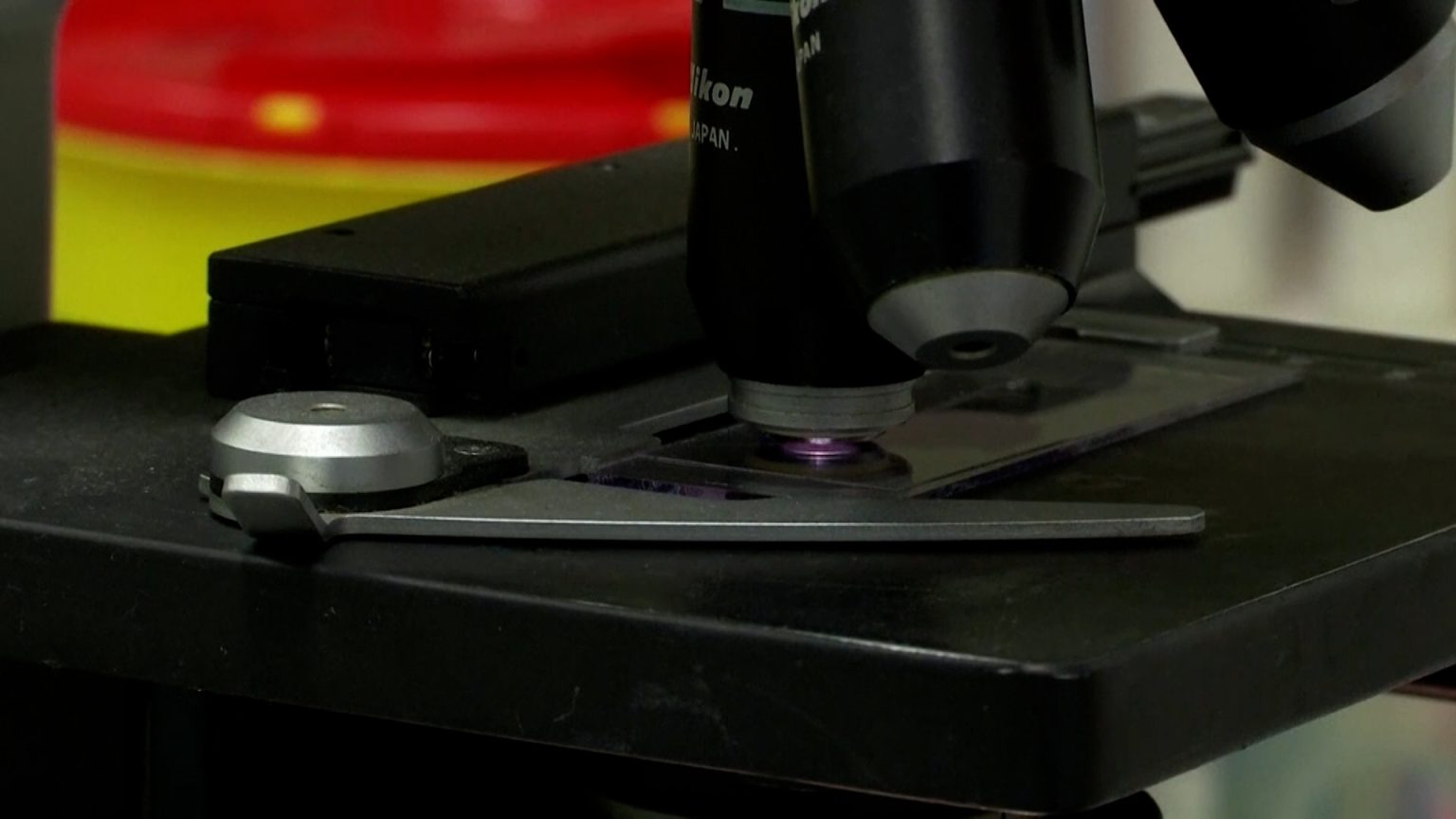 دراسة: معظم الناس يثقون في الأطباء أكثر من الذكاء الاصطناعي