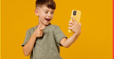 امتلاك هواتف ذكية قبل سن المراهقة يرتبط بمخاطر صحية