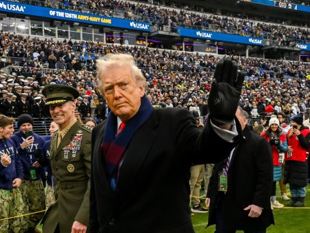 ترامب يواجه تراجعا في شعبيته وسط جدل بشأن صحته والاقتصاد