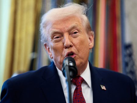 ترامب: الشرع رئيس قوي لدولة بمنطقة صعبة