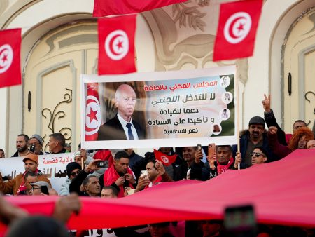 مرشح رئاسي سابق: تغيير السلطة في تونس حتمي