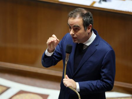 الدين الفرنسي يواصل صعوده وفشل في اعتماد موازنة 2026