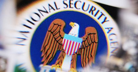 تتصاعد التحذيرات في الكونجرس بشأن توسيع صلاحيات التنصت الأمريكية.