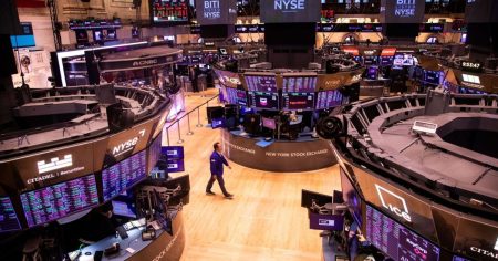 وول ستريت ترتد بحذر وسط ترقب لقرار الفيدرالي بشأن أسعار الفائدة