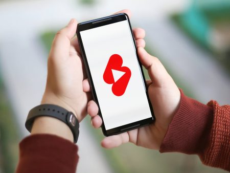 يوتيوب تشدّد قبضتها وتضع حدا لمحتوى الذكاء الاصطناعي المكرر