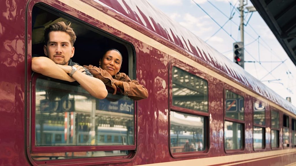 أوروبا تشهد إقبالًا على القطارات الليلية، بينما تتراجع العديد من الخطوط بالقارة.