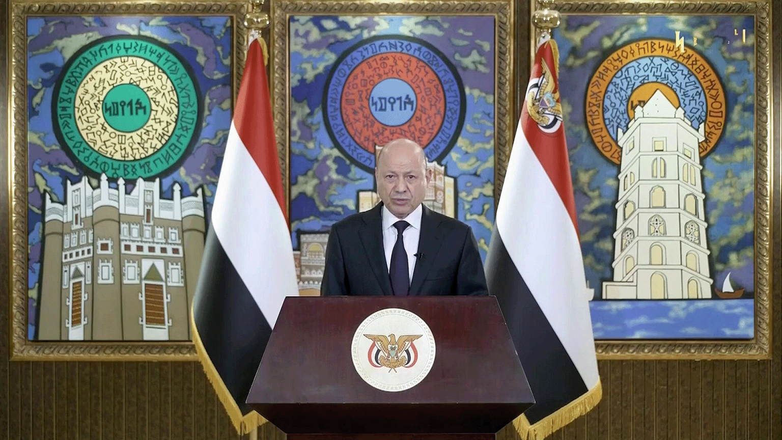 رئيس مجلس القيادة اليمني يعلن تشكيل لجنة عسكرية عليا بقيادة التحالف