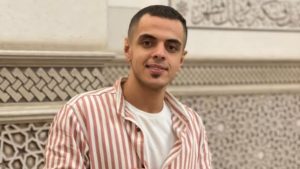 خطأ طبي وخراج بالمخ.. أم تستغيث لإنقاذ الشاب محمد أسامة