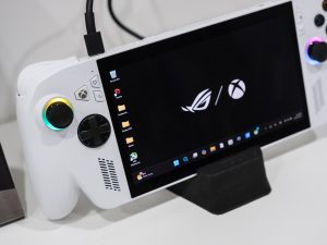 إنتل تسعى لمنافسة إيه إم دي في قطاع منصات الألعاب المحمولة